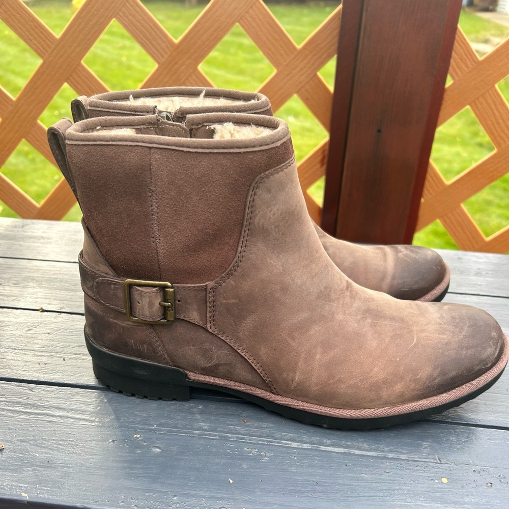 Women’s UGG Selima size 10